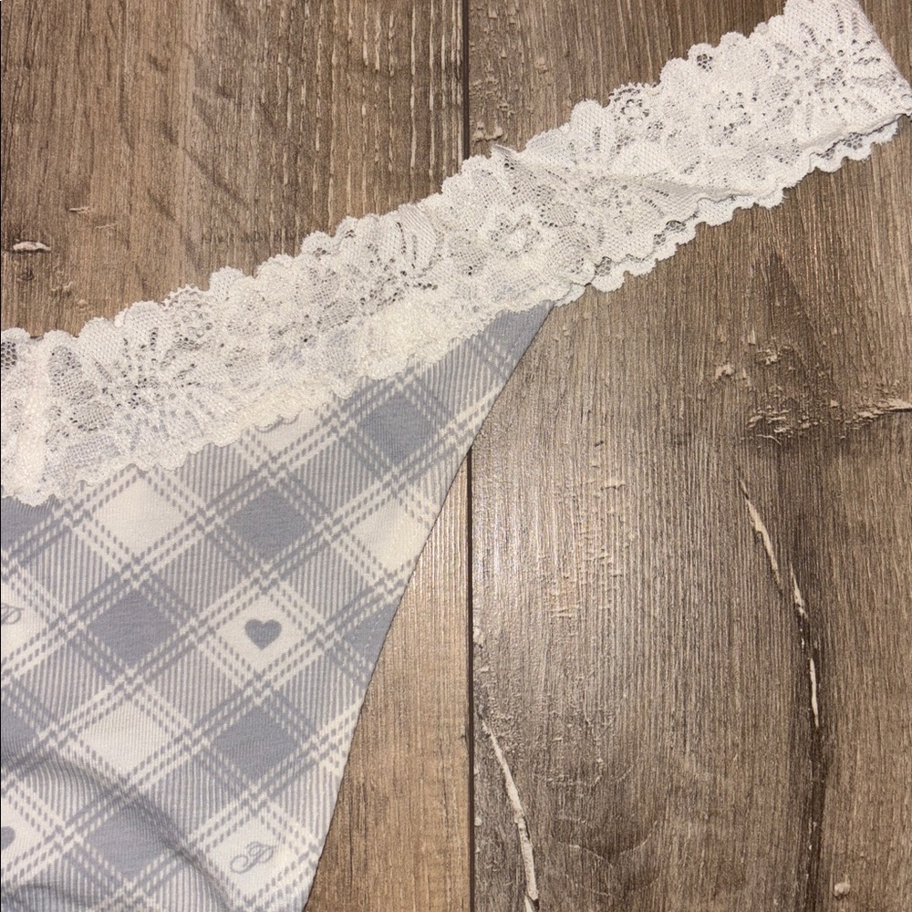 PINK Victoria’s Secret Lace Thong Panty - Picture 2 of 4